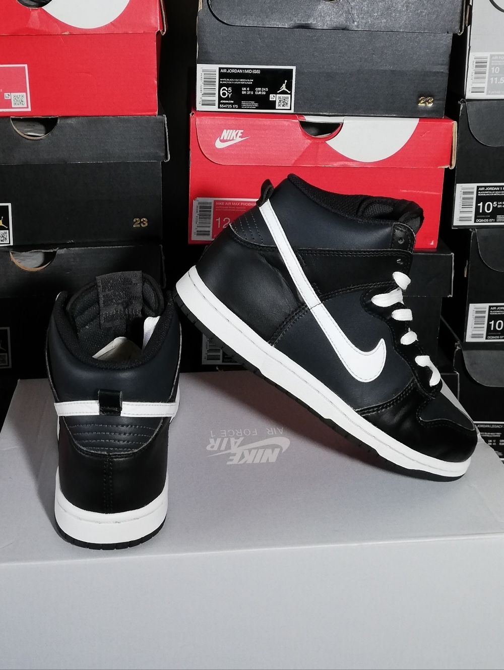 NIKE DUNK RETRO SIZE 3YOUTH GOOD COND